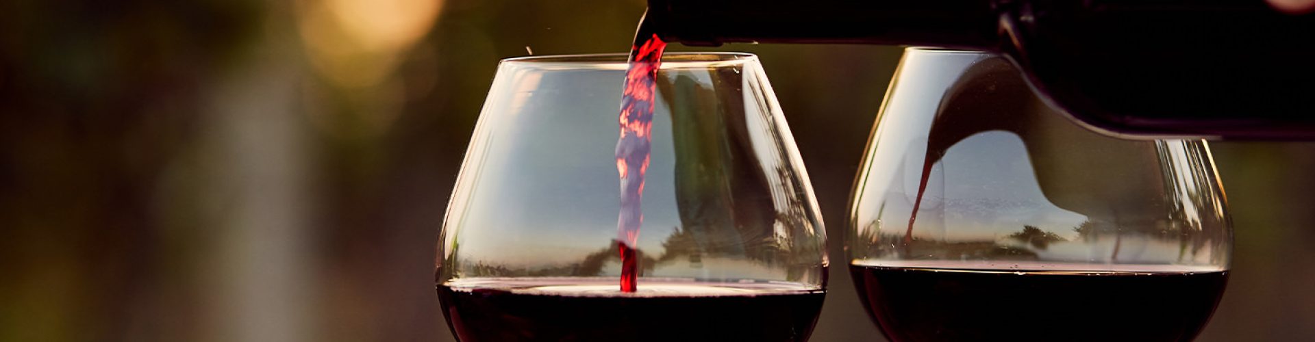 pouring-red-wine